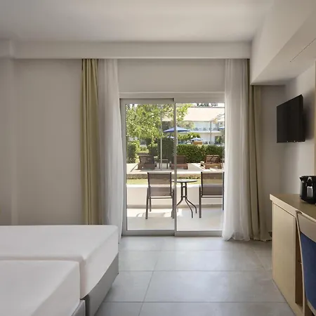 Paradise Evia, A Member Of Radisson Individuals ホテル エレトリア